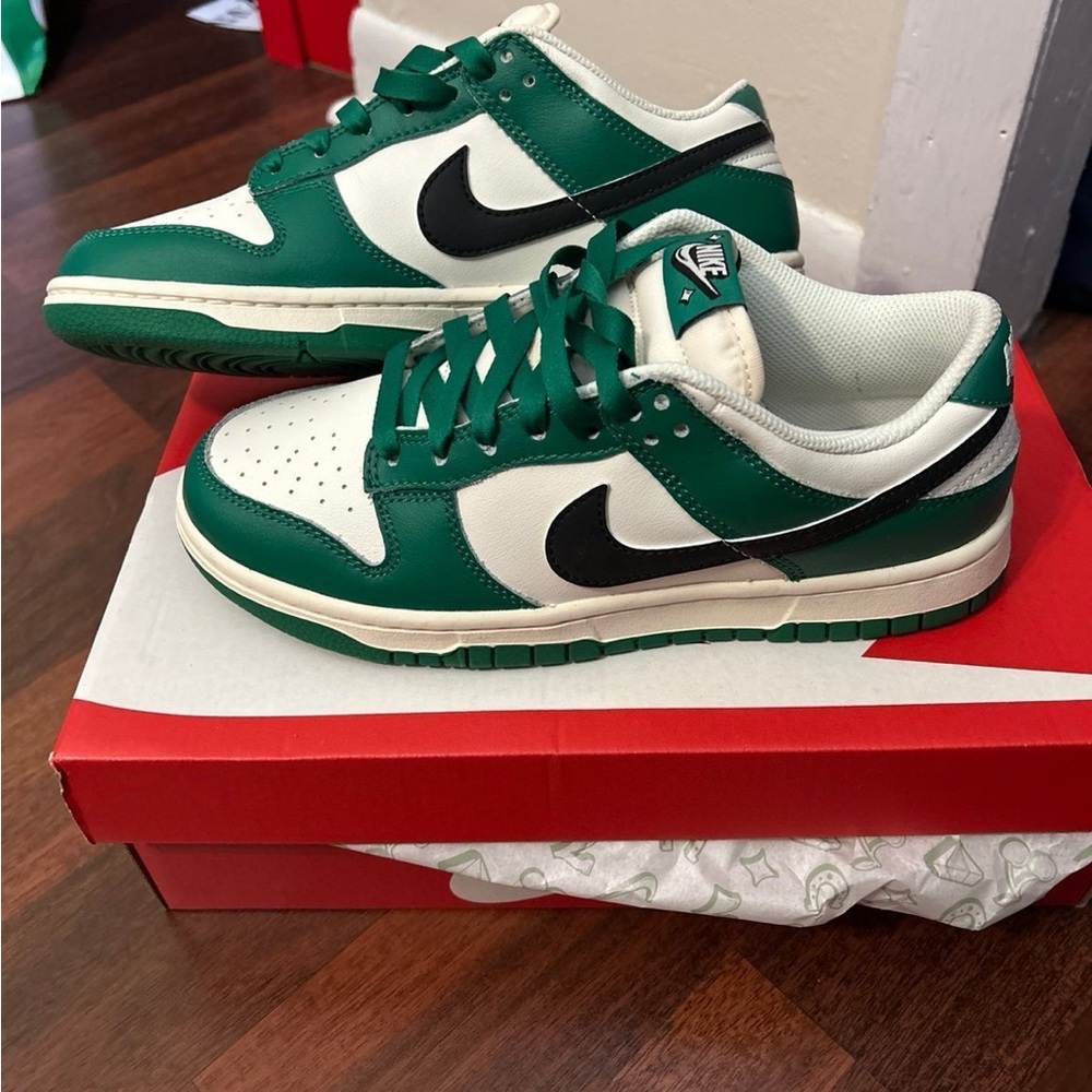NEW - Nike Dunk Low Retro SE - Lottery Green / Malachite